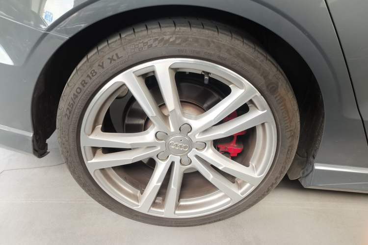 Used Audi S3 2017 Year Restyled S3 2.0T Limousine Right Rear Wheel Hub