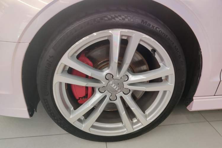 Used Audi S3 2017 Year Restyled S3 2.0T Limousine Left Front Wheel Hub