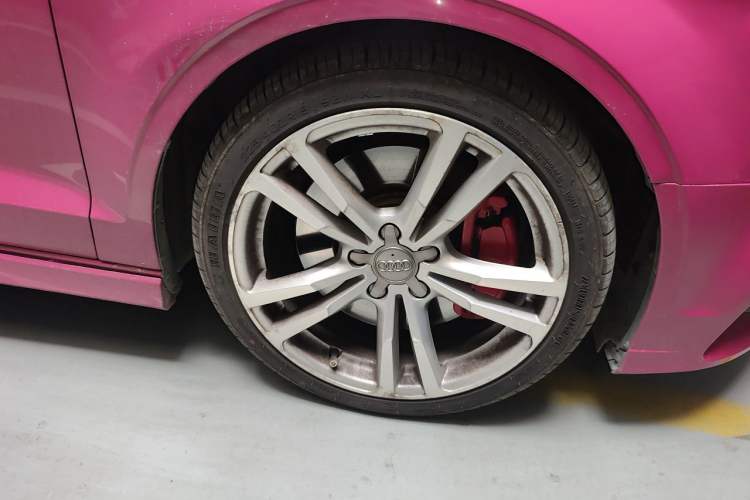 Used Audi S3 2017 Year Restyled S3 2.0T Limousine Right Front Wheel Hub