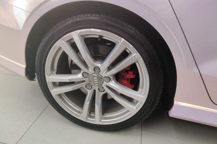 Used Audi S3 2017 Year Restyled S3 2.0T Limousine Right Rear Wheel Hub