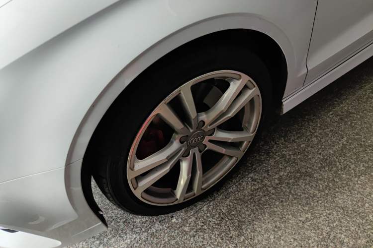 Used Audi S3 2017 Year Restyled S3 2.0T Limousine Left Front Wheel Hub