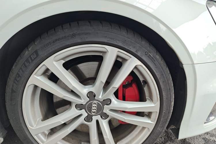 Used Audi S3 2017 Year Restyled S3 2.0T Limousine Right Front Wheel Hub