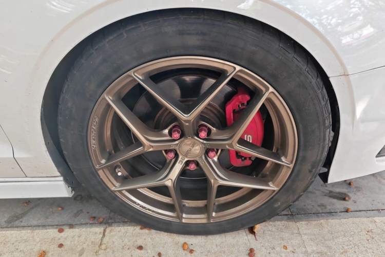 Used Audi S3 2017 Year Restyled S3 2.0T Limousine Right Front Wheel Hub