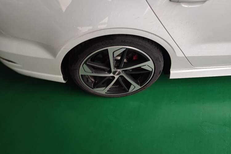 Used Audi S3 2017 Year Restyled S3 2.0T Limousine Right Rear Wheel Hub