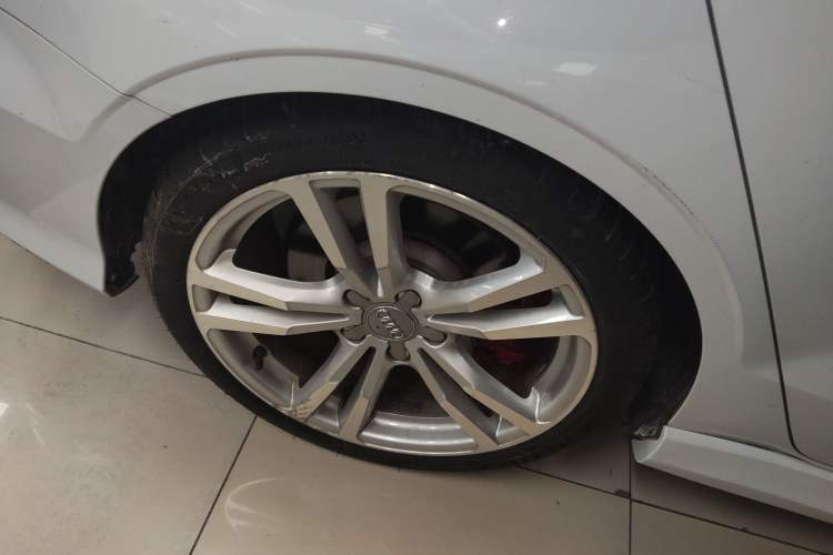 Used Audi S3 2017 S3 2.0T Limousine Right Rear Wheel Hub