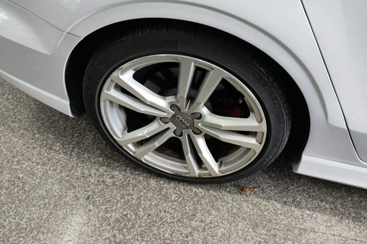 Used Audi S3 2017 Year Restyled S3 2.0T Limousine Right Rear Wheel Hub