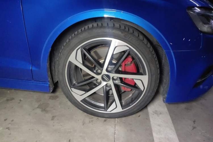 Used Audi S3 2019 S3 2.0T Limousine Right Front Wheel Hub
