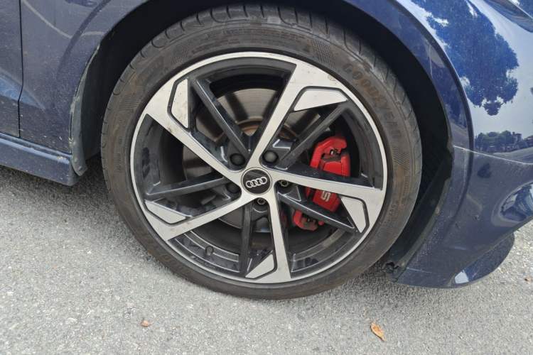 Used Audi S3 2019 S3 2.0T Limousine Right Front Wheel Hub