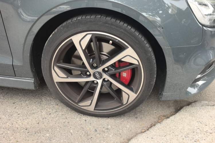 Used Audi S3 2019 S3 2.0T Limousine Right Front Wheel Hub