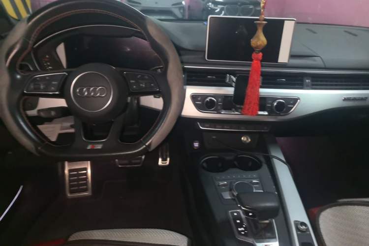 Used Audi S4 2018 S4 3.0TFSI Center Console