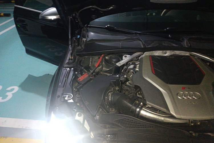 Used Audi S4  Engine Bay Right
