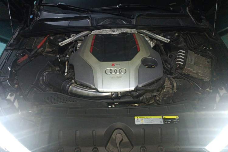 Used Audi S4  Engine Bay