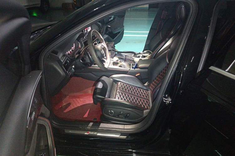 Used Audi S4  Left Front Seat