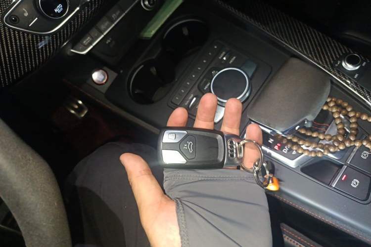 Used Audi S4  Vehicle Key