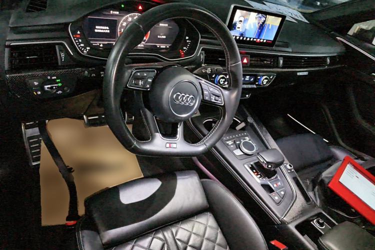 Used Audi S4 2018 S4 3.0TFSI Center Console