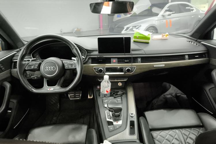 Used Audi S4 2018 S4 3.0TFSI Center Console