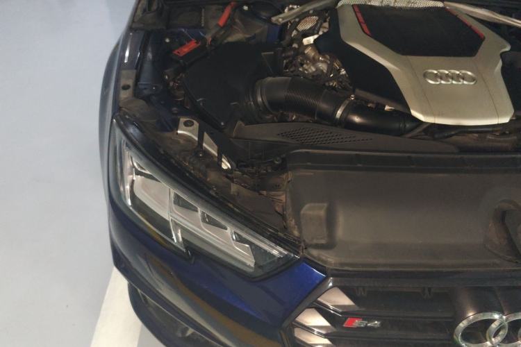Used Audi S4 2018 S4 3.0TFSI Engine Bay Right
