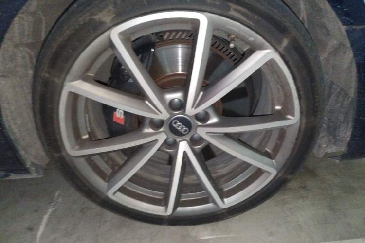 Used Audi S4 2018 S4 3.0TFSI Right Front Wheel Hub