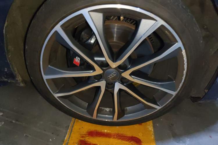 Used Audi S4 2018 S4 3.0TFSI Right Front Wheel Hub