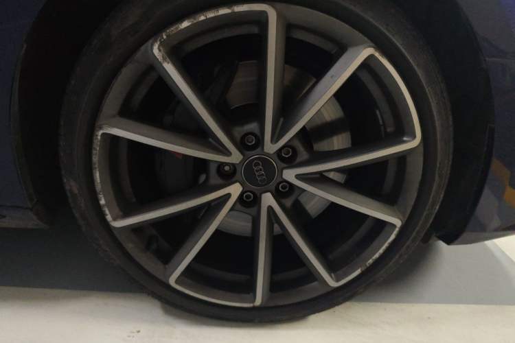 Used Audi S4 2018 S4 3.0TFSI Right Front Wheel Hub