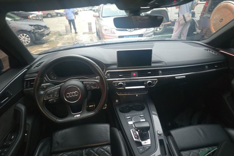 Used Audi S4 2018 S4 3.0TFSI Center Console