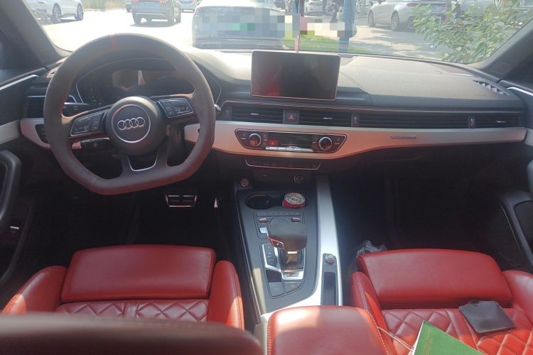 Used Audi S4 2018 S4 3.0TFSI Center Console