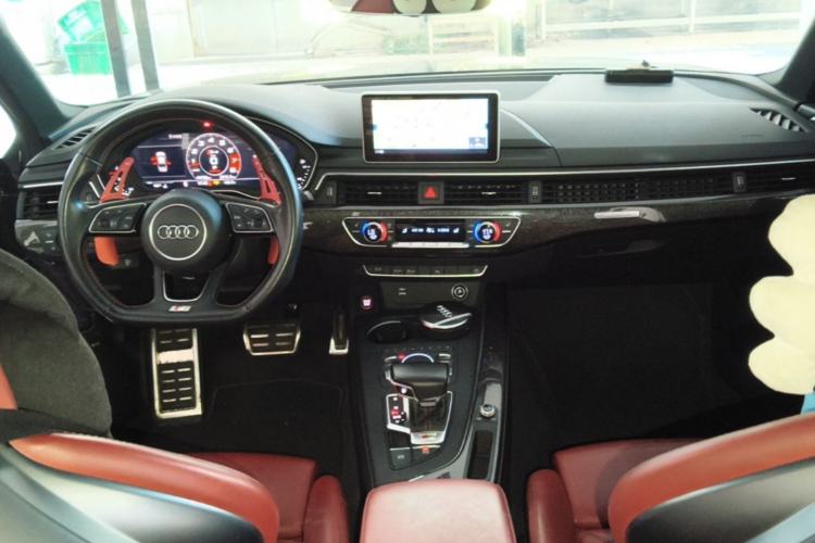 Used Audi S4 2018 S4 3.0TFSI Center Console