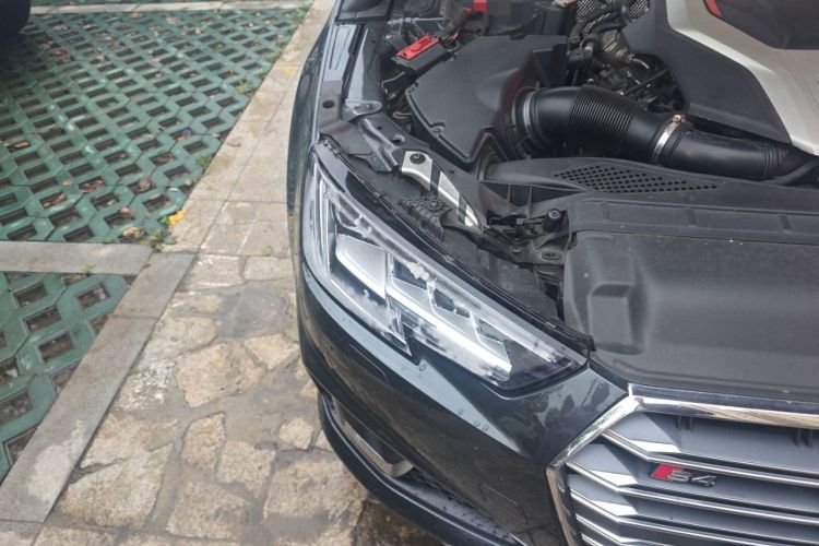 Used Audi S4 2018 S4 3.0TFSI Engine Bay Right