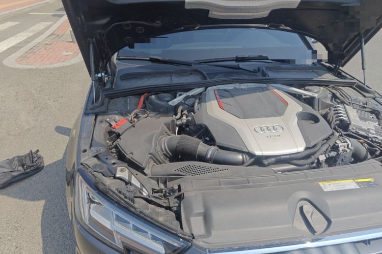 Used Audi S4 2018 S4 3.0TFSI Engine Bay Right