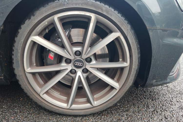 Used Audi S4 2018 S4 3.0TFSI Right Front Wheel Hub