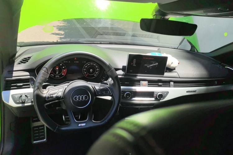 Used Audi S4 2018 S4 3.0TFSI Center Console