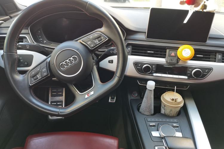 Used Audi S4 2018 S4 3.0TFSI Center Console