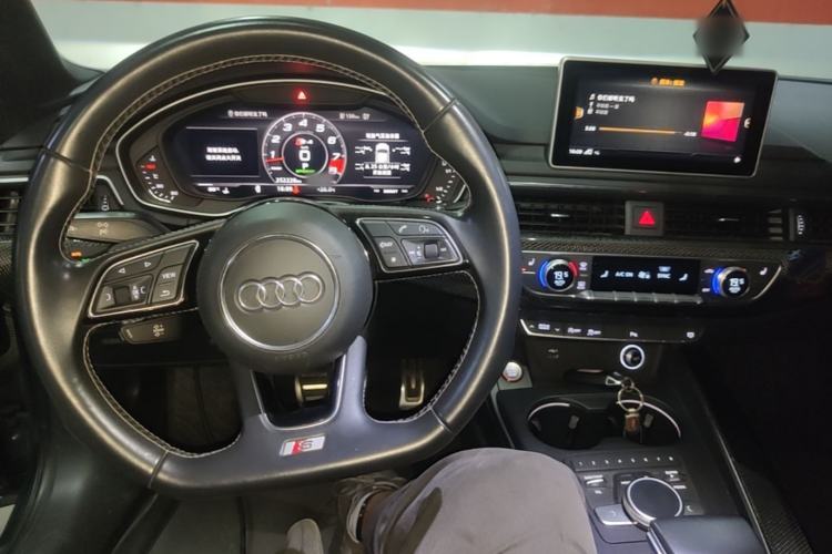 Used Audi S4 2018 S4 3.0TFSI Center Console
