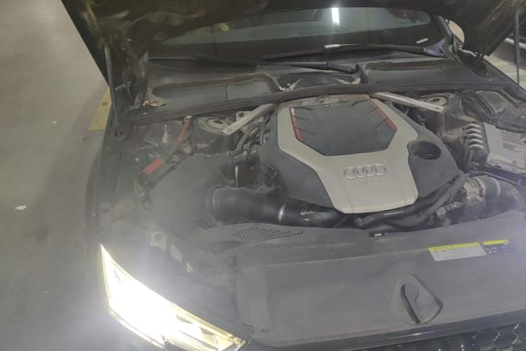 Used Audi S4 2018 S4 3.0TFSI Engine Bay Right