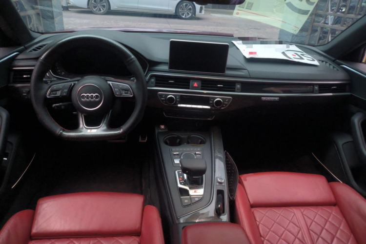Used Audi S4 2018 S4 3.0TFSI Center Console