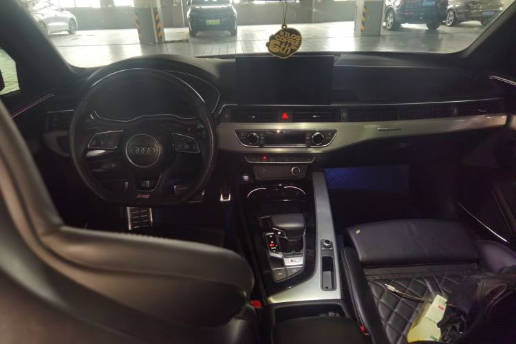 Used Audi S4 2020 S4 3.0TFSI Center Console