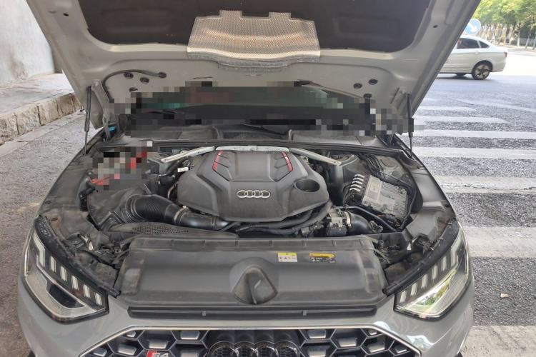 Used Audi S4  Engine Bay