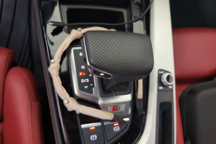 Used Audi S4  Gear Lever