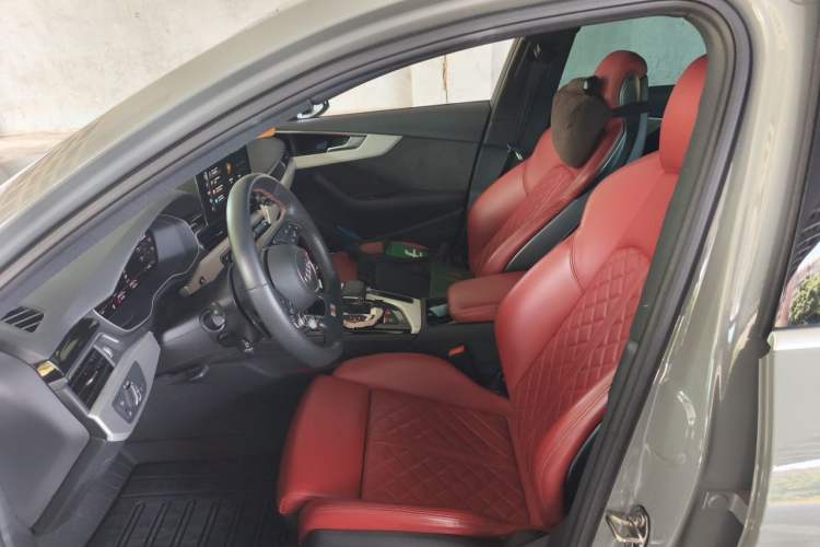 Used Audi S4  Left Front Seat