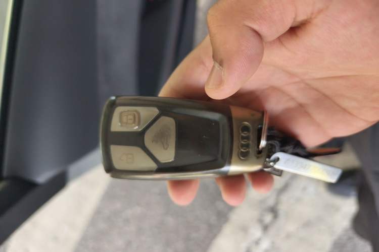 Used Audi S4  Vehicle Key