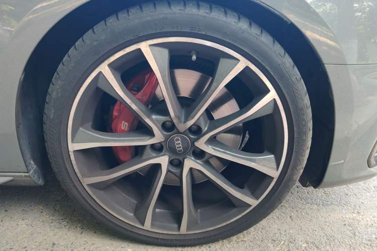 Used Audi S4 2022 S4 3.0TFSI Right Front Wheel Hub
