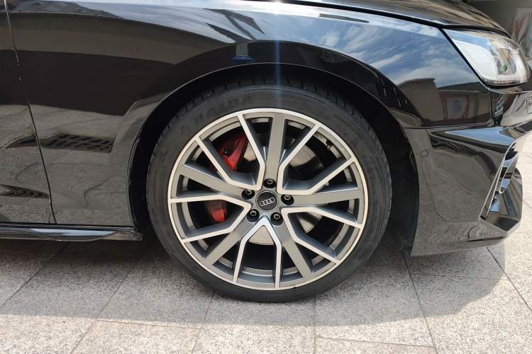 Used Audi S4 2023 S4 Avant 3.0TFSI Right Front Wheel Hub