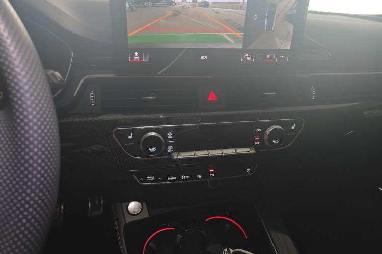 Used Audi S4 2023 S4 Avant 3.0TFSI Audio And AC Panel