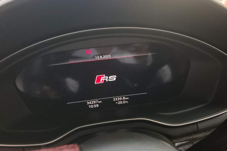 Used Audi S4 2023 S4 Avant 3.0TFSI Odometer Close Up