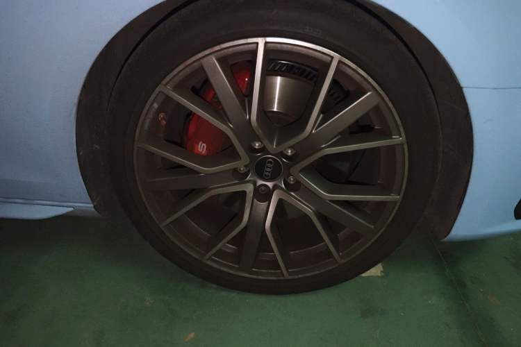 Used Audi S4 2023 S4 Avant 3.0TFSI Right Front Wheel Hub