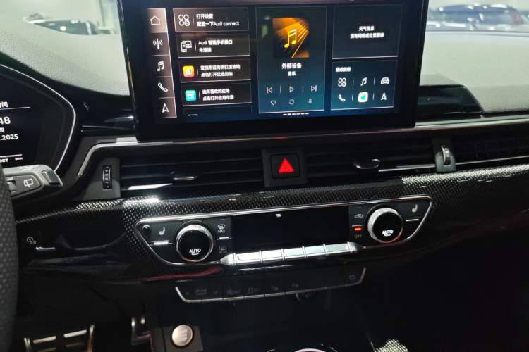Used Audi S4 2023 S4 Avant 3.0TFSI Audio And AC Panel
