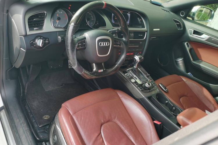 Used Audi S5 2010 S5 3.0T Sportback Center Console