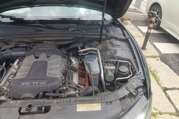 Used Audi S5 2010 S5 3.0T Sportback Engine Bay Left