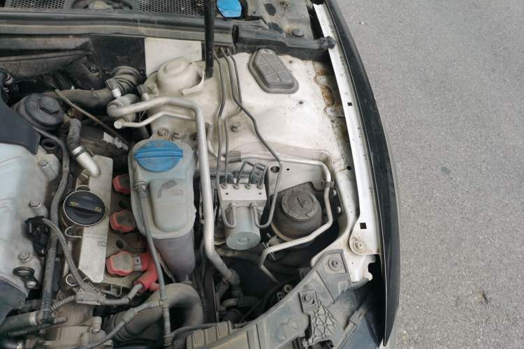 Used Audi S5 2010 S5 3.0T Sportback Engine Bay Left