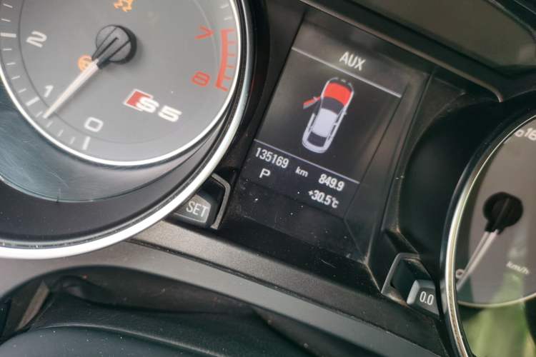 Used Audi S5 2010 S5 3.0T Sportback Odometer Close Up
